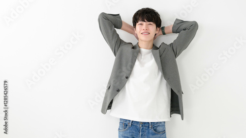 ジャケットを着た男性