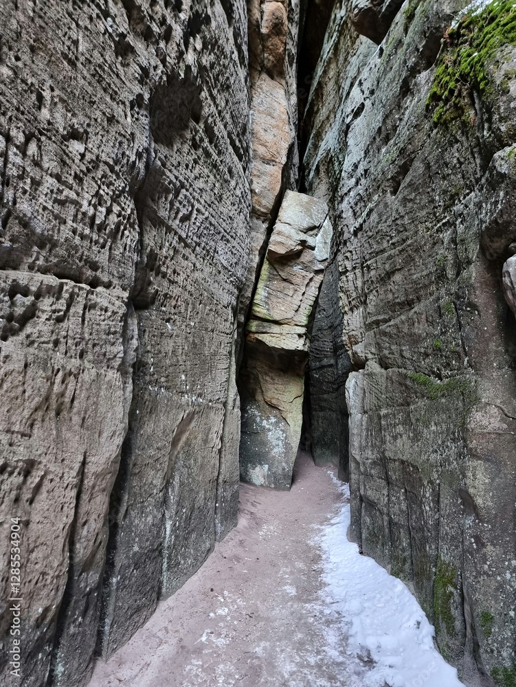Passage through the gorge and cave in Adrspach-Teplice Rocks
