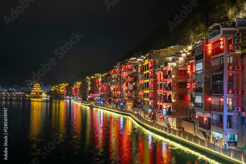 Obraz na płótnie Night view of Zhenyuan Ancient Town, Guizhou, China w salonie