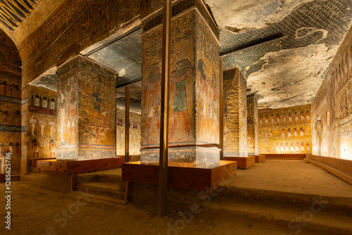 Canvastavla Interior view of the painted ceiling in the ancient tomb of Seti , Tomb KV17, in