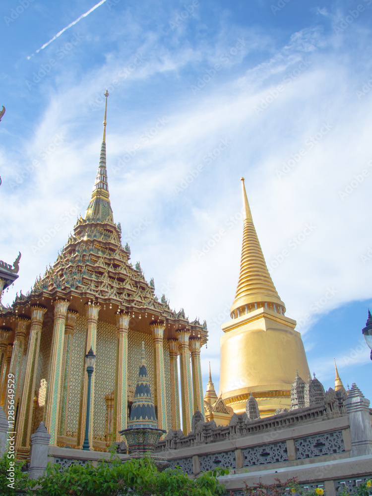 Naklejka premium photo of the golden pagoda located at Wat Phra Kaew is an ancient and famous tourist attraction with beautiful and unique artwork. It is well known by both Thais and foreigners living in Thailand 