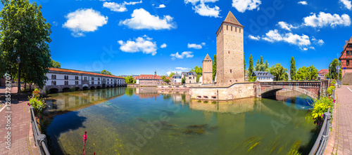 Obraz na płótnie Strasbourg Barrage Vauban scenic river and towers view w salonie