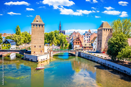 Obraz na płótnie Strasbourg Barrage Vauban and cathedral scenic river and architecture view w salonie