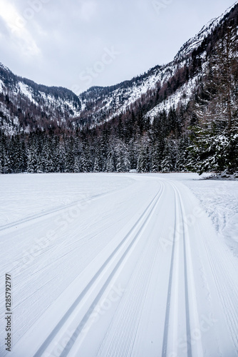 Obraz na płótnie Eine Runde Langlaufen am Langlaufzentrum Rein in Taufers im wunderschönen Reintal - Südtirol - Italien w salonie