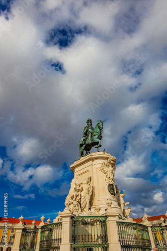 Majestic equestrian statue ...