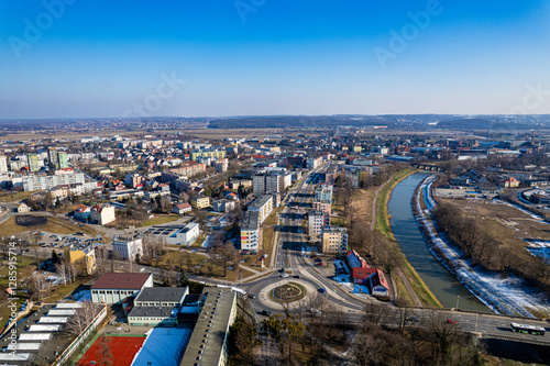 Racibórz miasto na Śląsku w Polsce. Panorama z lotu ptaka w zimie. Rzeka Odra w Raciborzu.