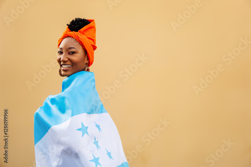 Bilde på lerret Honduran garifuna woman wearing orange turban and smiling at the camera