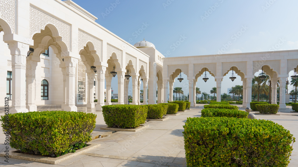 Fototapeta premium Aussenbereich vom Präsidentenpalast Qasr Al Watan in Abu Dhabi, VAE