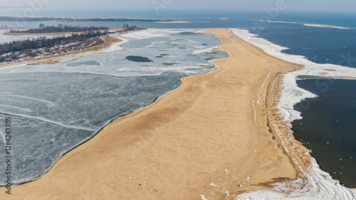Plaża z drona w Mikoszewie, zatoka, cypel
