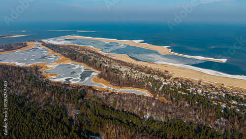 Plaża z drona w Mikoszewie, zatoka, cypel