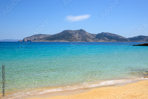 Obraz na płótnie Ano Koufonisi. Finikas beach with sand and azure sea water. Small Cyclades, Greece w salonie