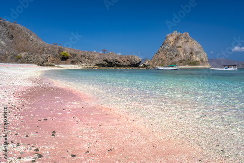 Obraz na płótnie Come and explore this stunning Pink Beach, featuring silky pink sand and breathtaking turquoise waters, perfect for both relaxation and various adventurous activities, Padar Island, Komodo, Indonesia w salonie