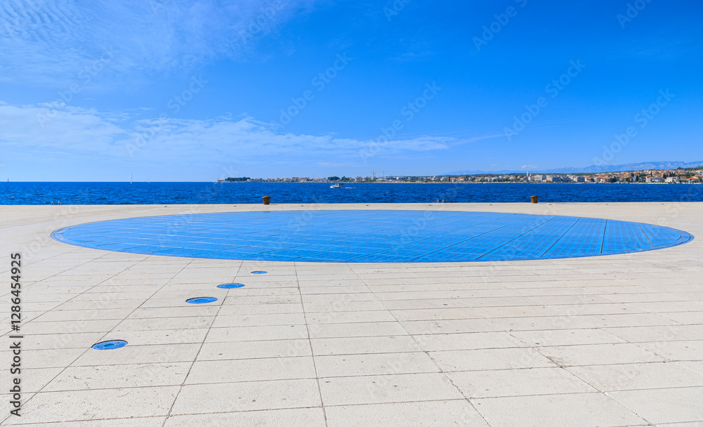 Obraz premium Zadar cityscape, Croatia: view of Monument to the Sun or The Greeting to the Sun.