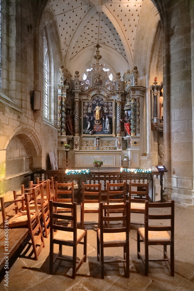 Obraz premium Crowned Virgin Mary sided by Saint Dominic and Saint Catherine of Siena along with 15 medallions, images on the Rosary altarpiece. Locronan-France-319