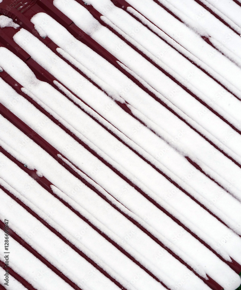 snow fell on the roof and the falling snow formed a symmetrical line on the roof