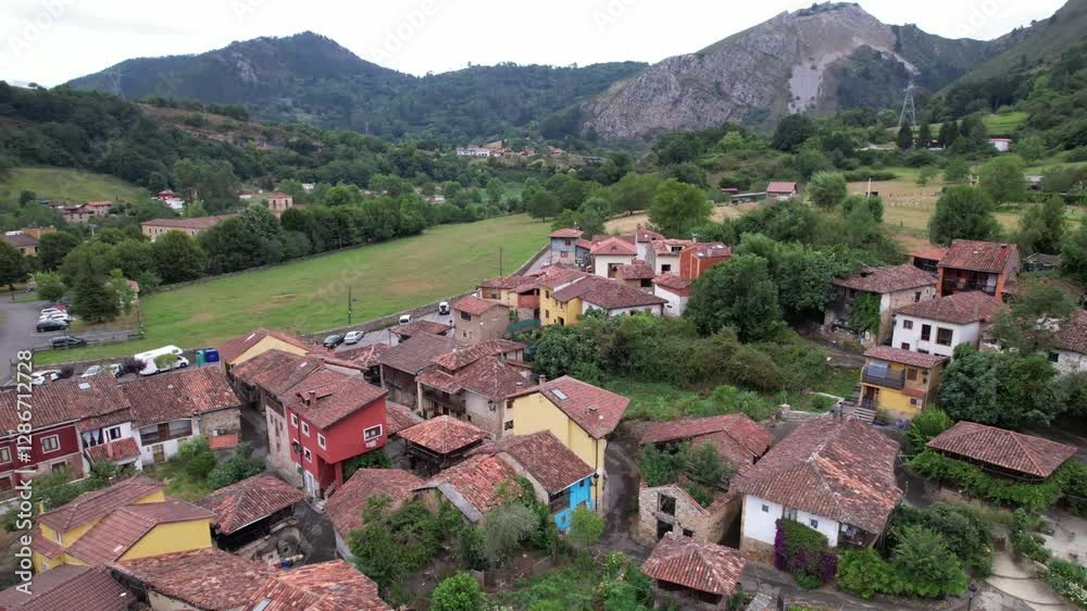 Panorámica aérea a vista de dron de un barrio del pueblo asturiano de Cangas de Onis en Asturias, España - 358
