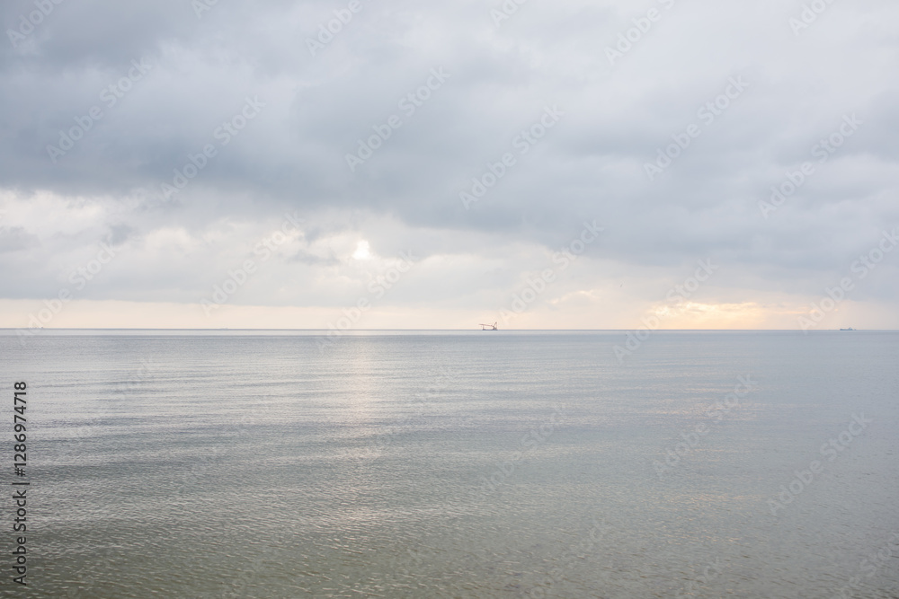 Obraz premium Baltic sea in Sopot in spring in moody cloudy weather
