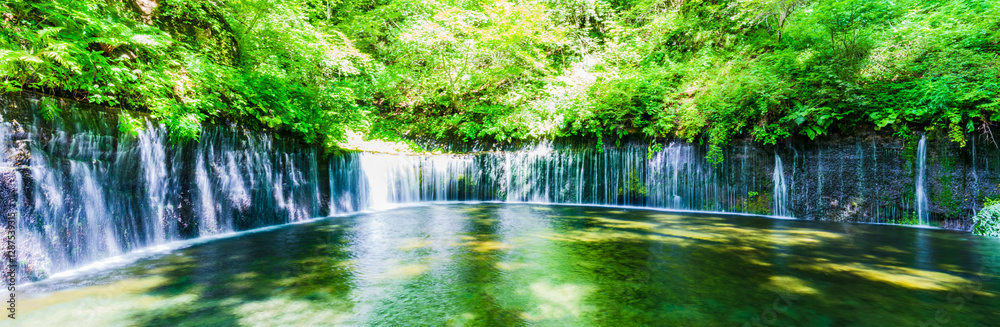 Fototapeta premium 白糸の滝 軽井沢 長野県 【 軽井沢 の 観光名所 】