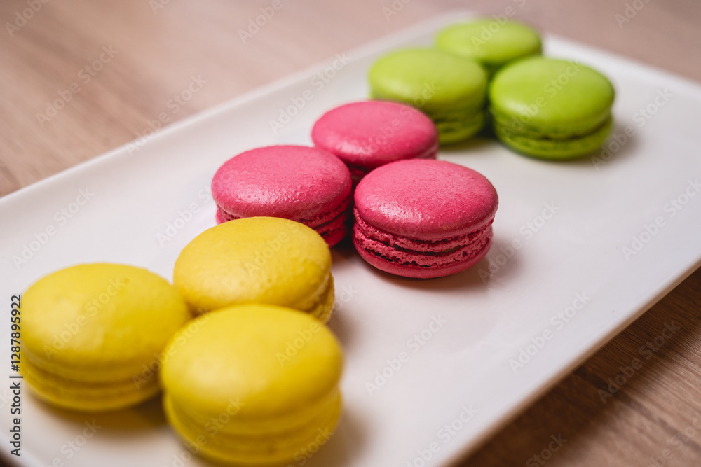 Obraz premium colorful macaroons on a wooden table