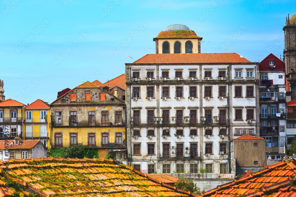 Fototapeta premium Porto, Portugal old town houses