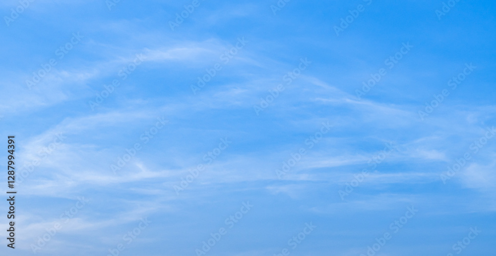 the sky, white fluffy clouds, beautiful, bright sunshine, quiet the sky, white fluffy clouds, beautiful, bright sunshine, quiet