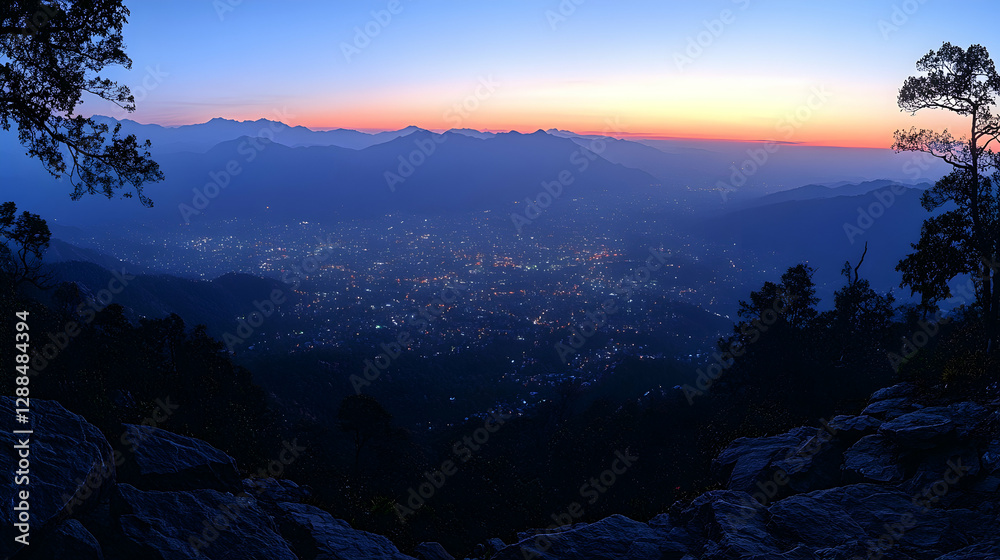 Naklejka premium Mountain Sunrise Cityscape View