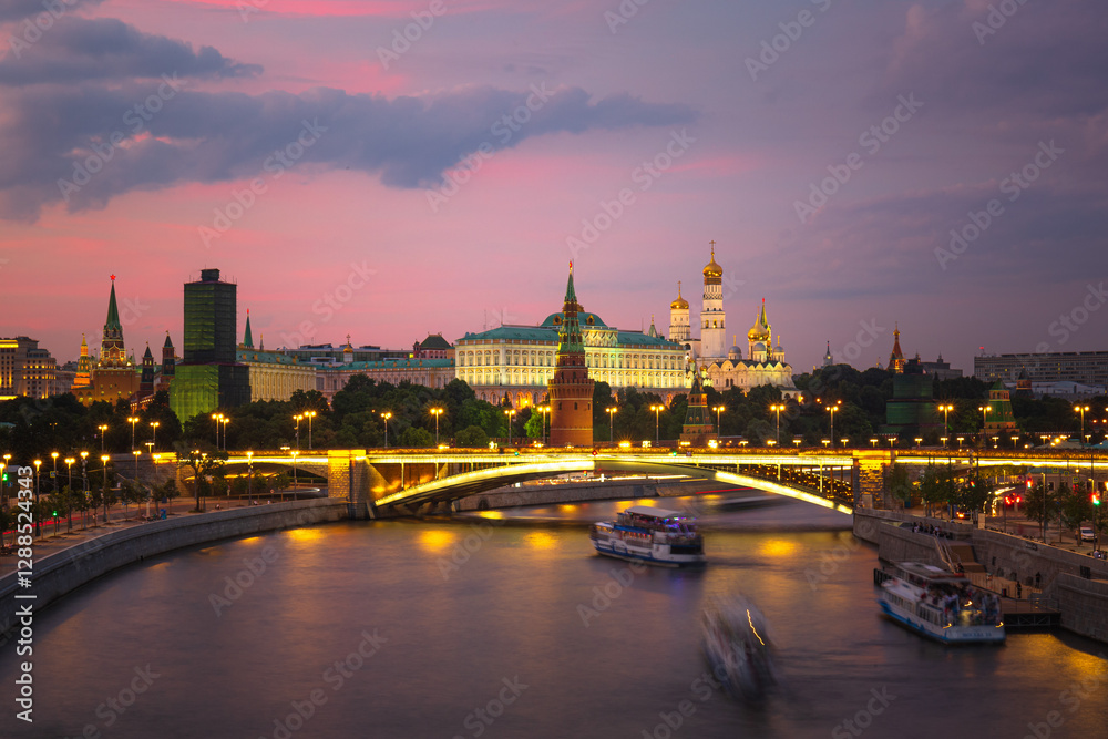 Obraz premium Moscow Bridge red square Armoury Chamber Kremlin and Cathedral of the Archangel