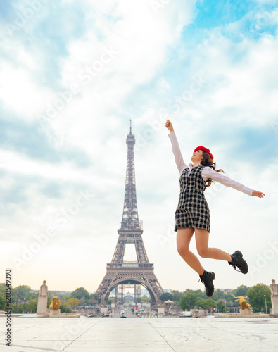Photography Beautiful young woman visiting paris and the eiffel tower