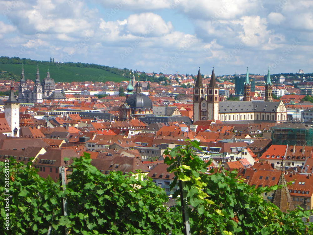 Blick von der Festung auf die Altstadt von Würzburg (Deutschland) Blick von der Festung auf die Altstadt von Würzburg (Deutschland)