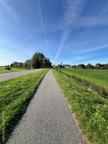 Obraz na płótnie Cycling around Blauwhuis in Friesland w salonie