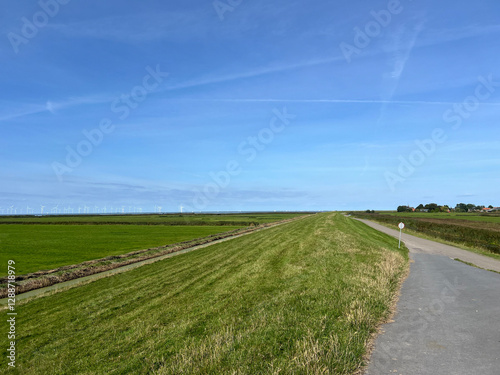 Bicycle path around Gaast