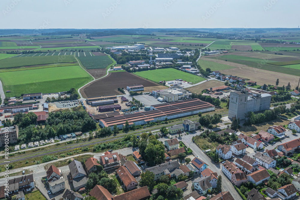 Ausblick auf das Tal der kleinen Laber rund um Geiselhöring bei Straubing in Niederbayern