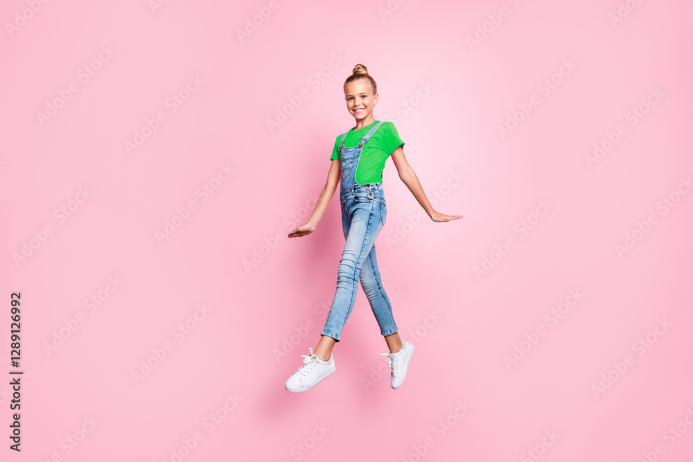 Φωτογραφία Full length body size photo of cheerful cute nice toothy girl flying going weari