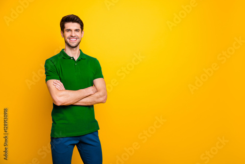 Фотография Portrait of his he nice attractive cheerful cheery content brown-haired guy fold