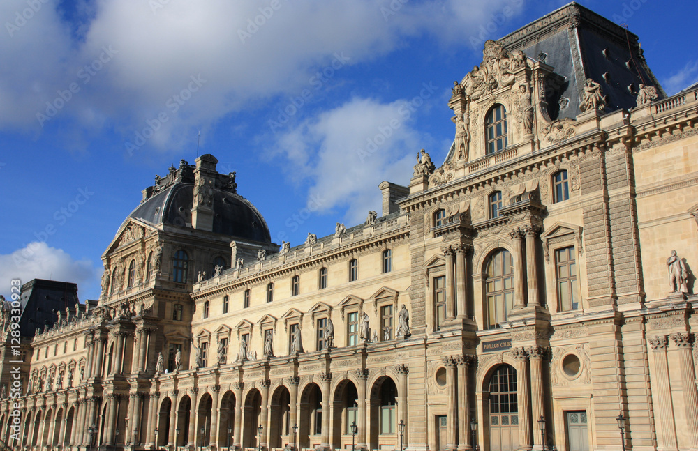 Fototapeta premium Façades de la place Louis-Napoléon à Paris. France