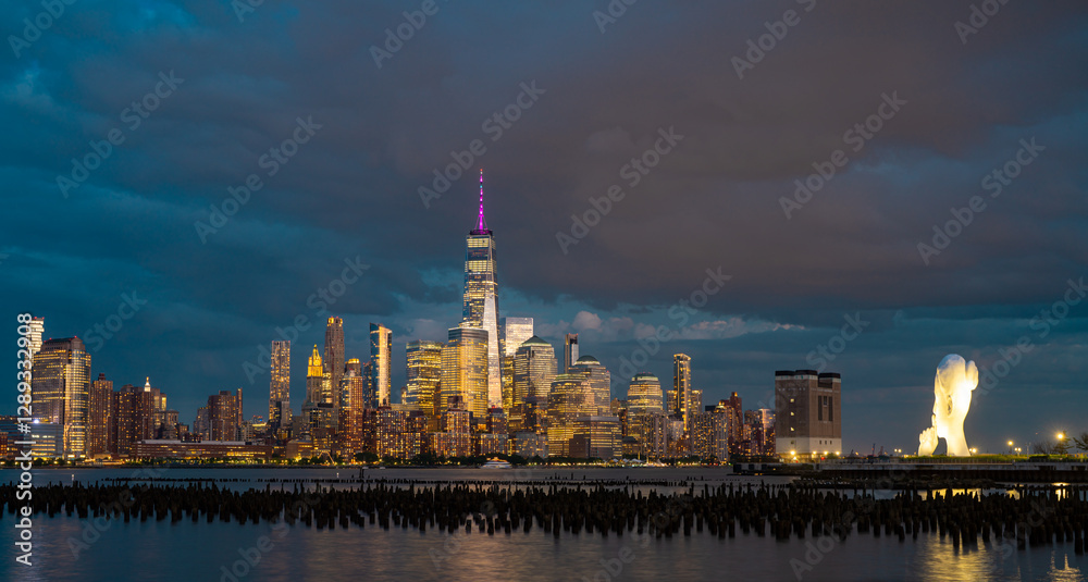 Obraz premium NYC skyline with skyscrapers. Manhattan and Brooklyn. New York City skyline with Hudson River views. Downtown NYC. New York from waterfront skyline. Building of of New York.