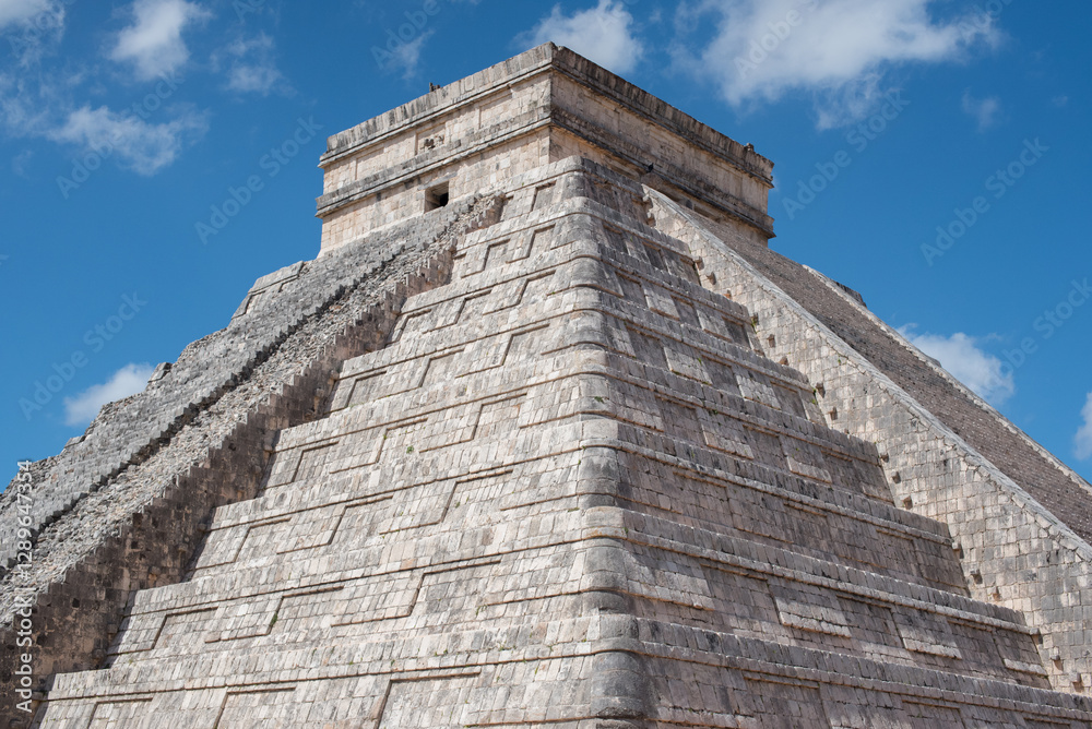 El Castillo, Temple of Kukulcan, Chichen Itza, Mexico, Yucatan El Castillo, Temple of Kukulcan, Chichen Itza, Mexico, Yucatan