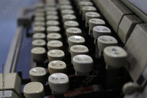 Photo of an ordinary old typewriter that is antique and dusty, used in the office