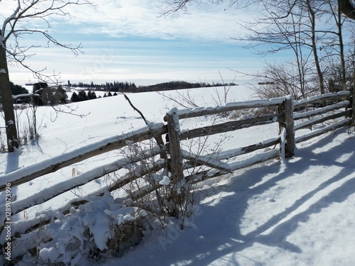 Old wooden field fence in a snowy landscape - Vieille clôture de champ en bois dans un paysage enneigé photo