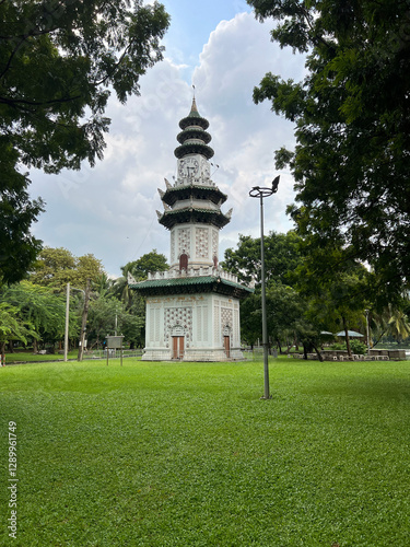 Obraz na płótnie Chinese Clock Tower in Lumphini Park, Bangkok w salonie