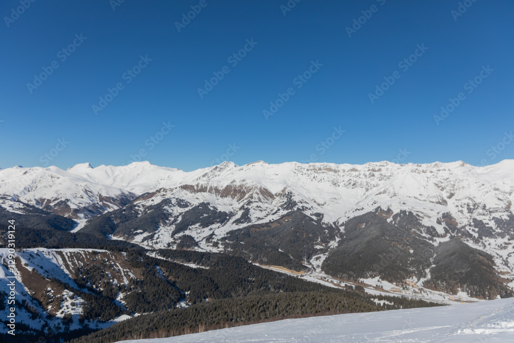 Obraz premium Beautiful landscape, snowy mountain peaks and blue sky