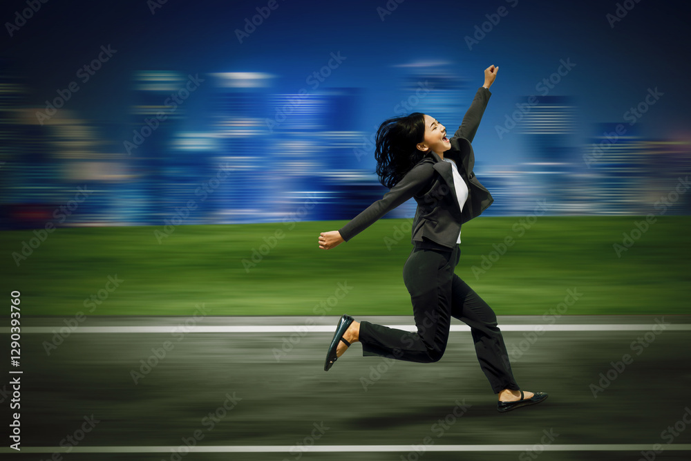 Obraz premium Businesswoman Running Towards Success in a Fast-Paced City Environment