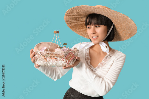 Pretty young woman holding ...