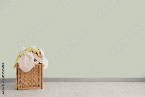 Wicker laundry basket overf...