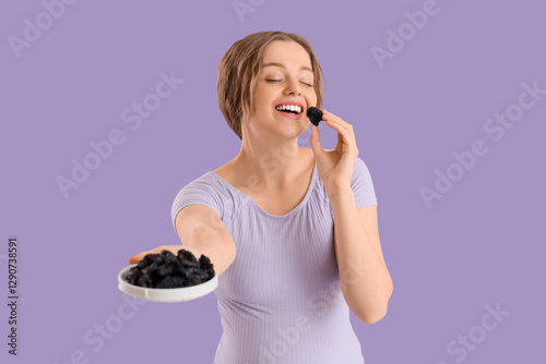 Young pregnant woman eating...