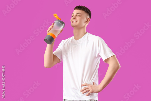 Sporty young man with water...