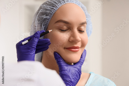 Plastic surgeon marking wom...