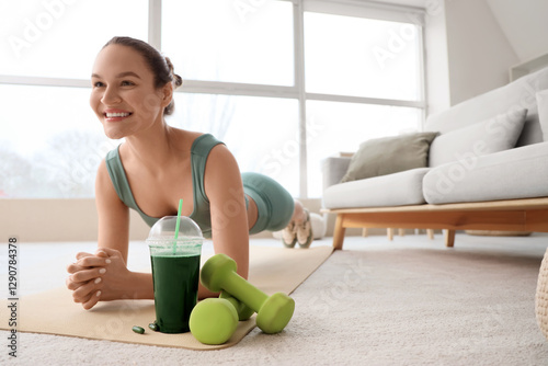 Sporty young woman with spi...