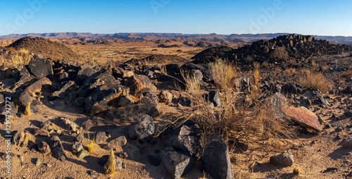 Fototapete The view at Swart Rante intrusive dyke complex of volcanic rock,  at Augrabies Falls National Park, Northern Cape