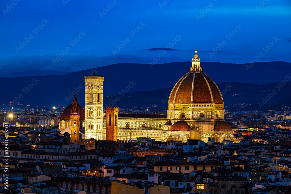 Fototapeta premium Florence Cathedral at Night